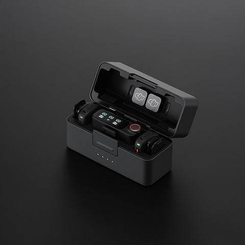DJI Mic 3 (2 trasmettitori + 1 ricevitore) + custodia di ricarica
