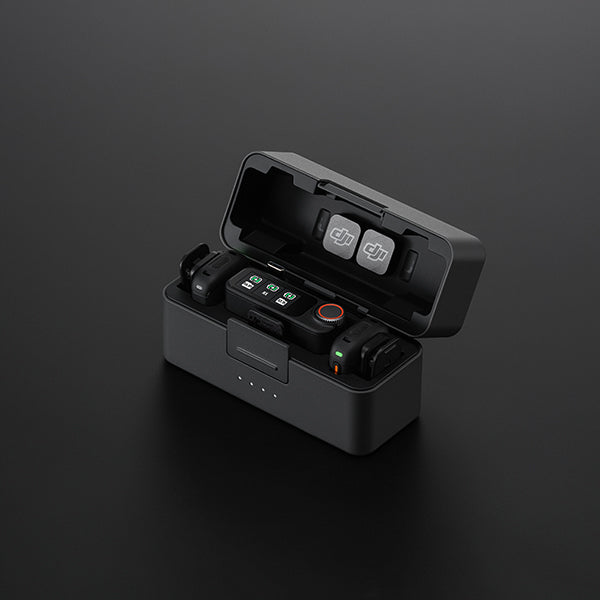 DJI Mic 3 (2 trasmettitori + 1 ricevitore) + custodia di ricarica