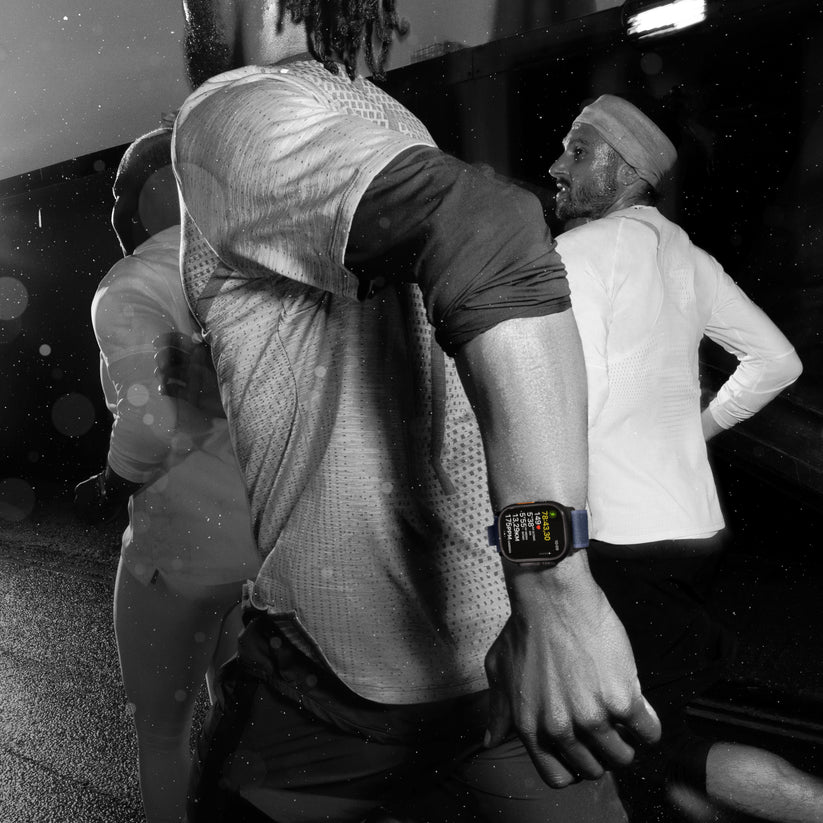 Apple_Watch_Ultra_2_49mm_Black_Titanium_Trail_Loop_Black_PDP_Image_Position_7__ITIT