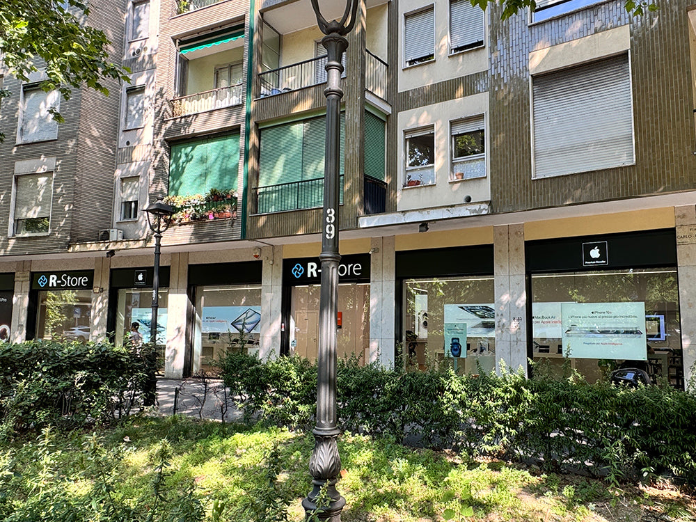 R-Store (ex Juice) Milano Piazza Caneva Foto 1