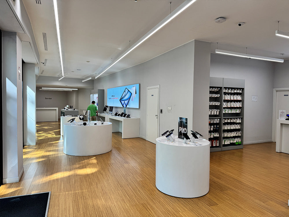 R-Store (ex Juice) Milano Piazza Caneva Foto 2